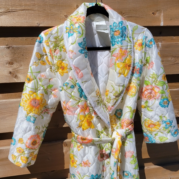 Vintage 60s Princess Lingerie Satin Wild Blooms Floral Quilted House Jacket - Picture 15 of 16